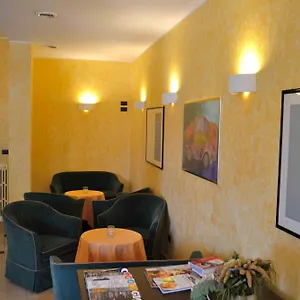 Hotel 2000, Gravedona